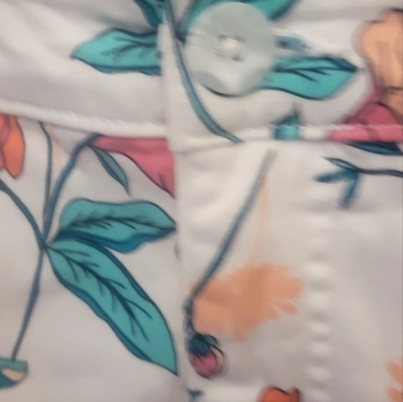 St. Johns Bay Size 18 White Floral Print Pockets Ladies Pedal Pushers Capris - Picture 5 of 16